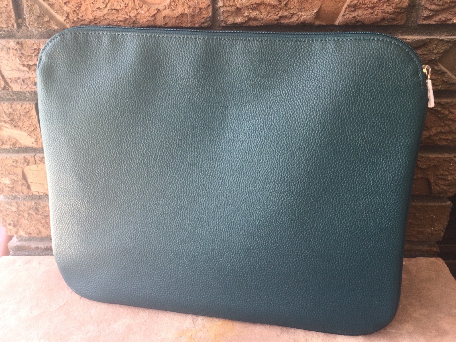 Thirty-One Savvy Sleeve Laptop Bag in Peacock Pebble - No Monogram 