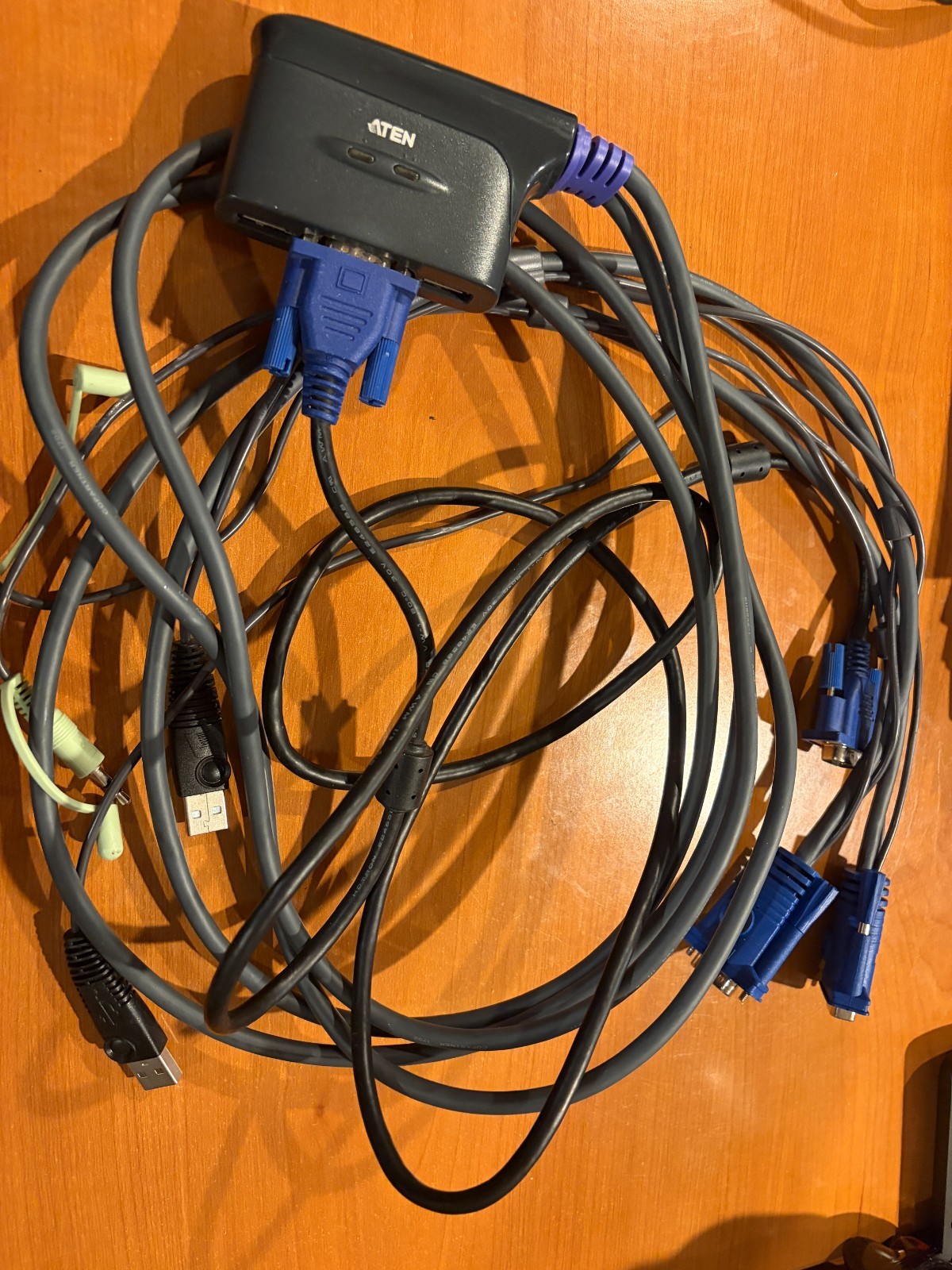 ATEN, 2 Port USB KVM Switch, CS62US, Cables Built In