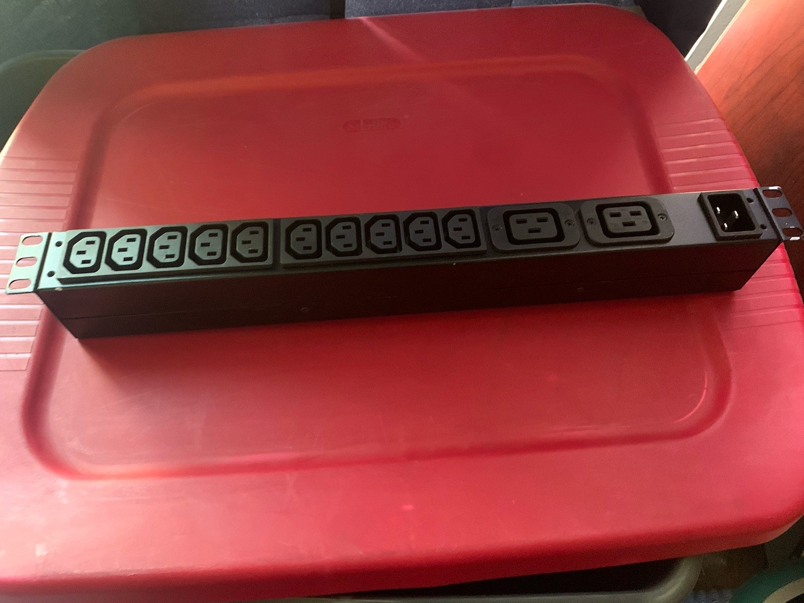 APC AP9559 – Rack PDU, Basic, 1U, 10A, 230V, (8) C13