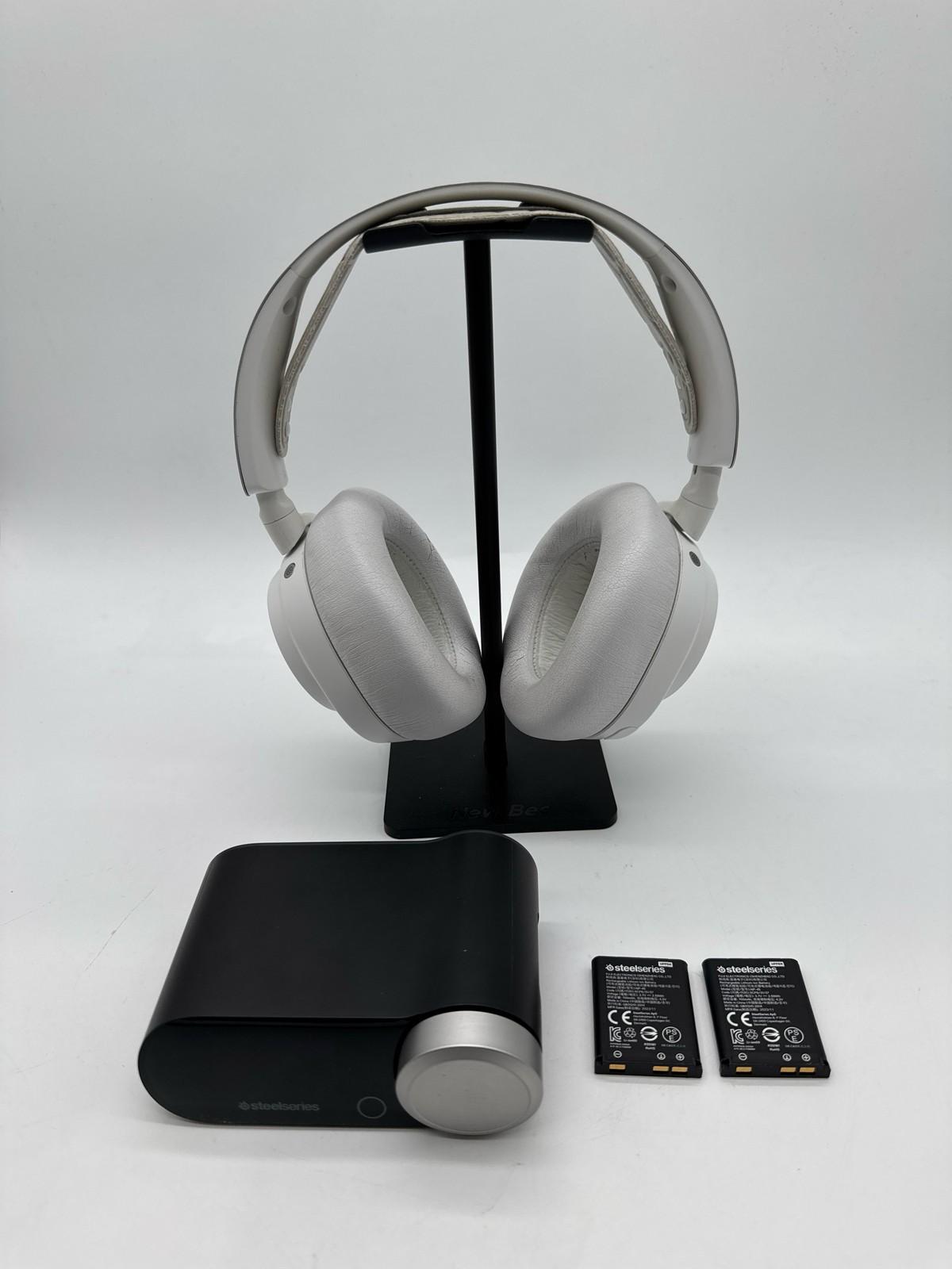 SteelSeries Arctis Nova Pro Wireless Gaming Headset Noise Cancelling White (5)
