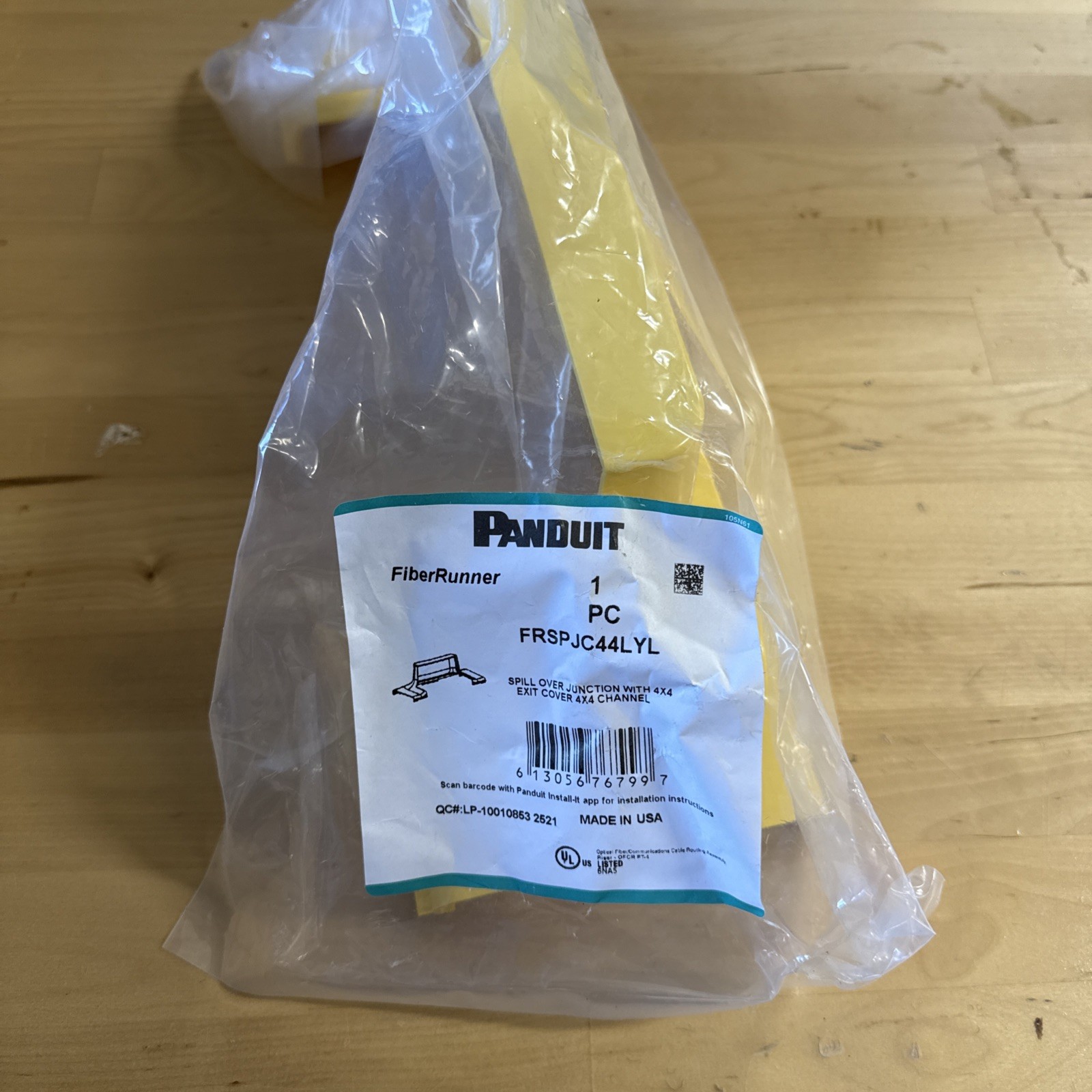 PANDUIT / FRSPJC44LYL / SPILL-OVER JUNCTION WITH 4X4 EXIT COVER, 4X4 CHANNEL