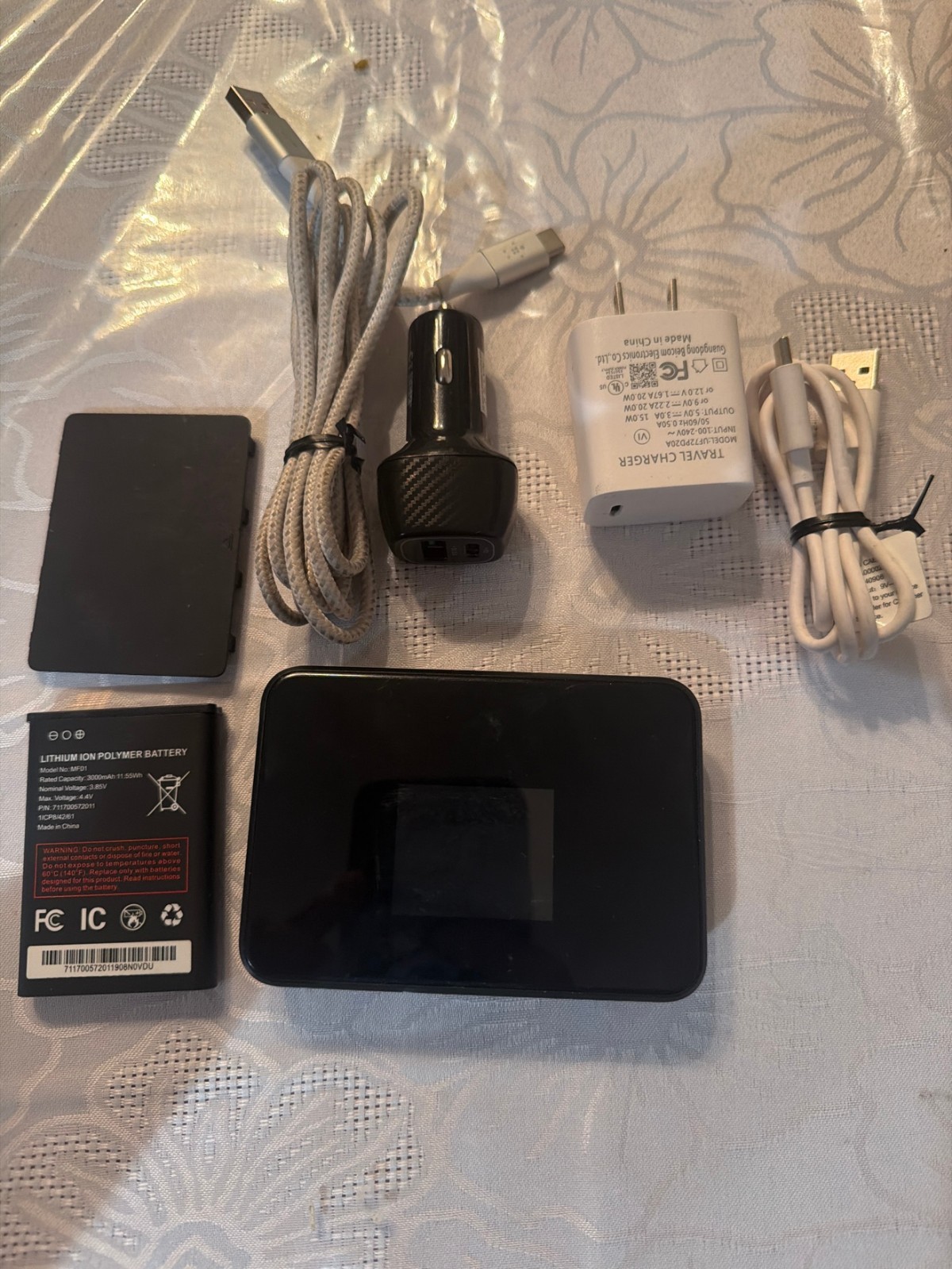 AT&T Turbo Hotspot 2 CT2MHS01 4G LTE Mobile WiFi w/ Battery Chargers Used