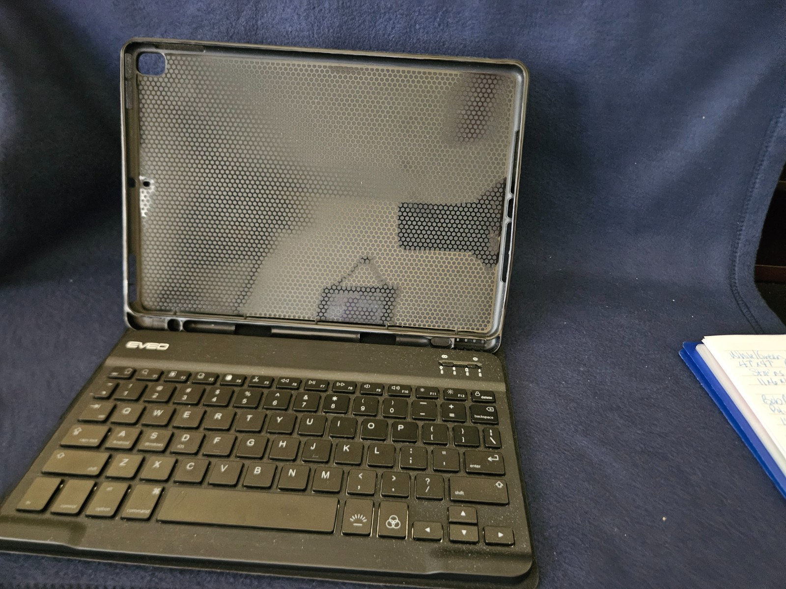 EVEO Keyboard Case iPad Protective Folio Design w/ Ventilated Back Panel