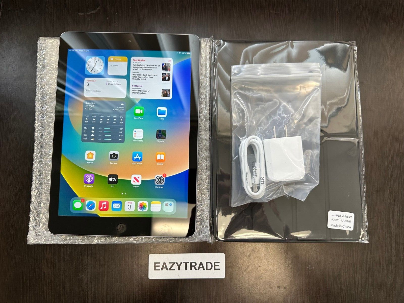 Apple iPad 6th Gen 32GB  9.7 in - Bundle - Daily Deal