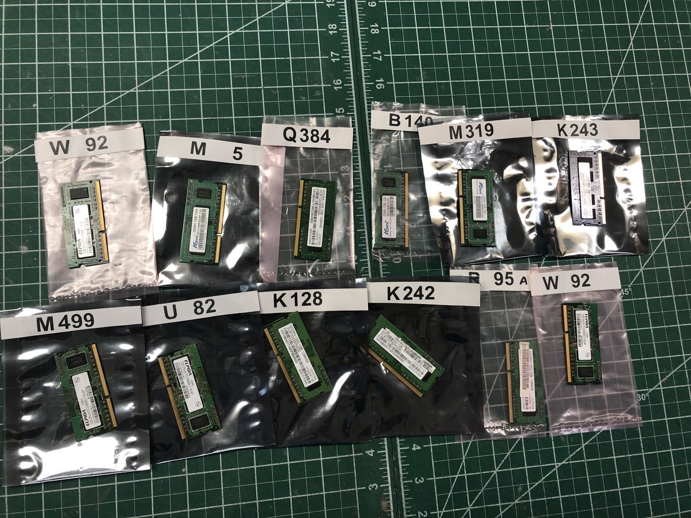Lot of 12 pcs 1GB (12GB total) DDR2 DDR3 Assorted SODIMM Laptop Memory RAM Cards
