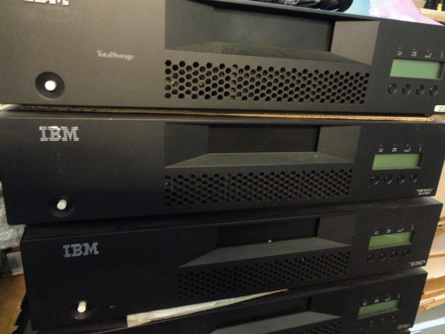IBM LTO2 Autoloader  Library 24P7315 3623-2LX 36232LX with RMU & Barcode Reader