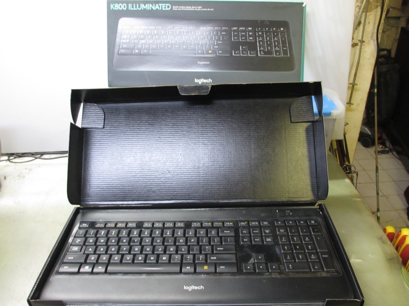 Logitech K800 Y-R0065 Illuminated Wireless Keyboard No Dongle
