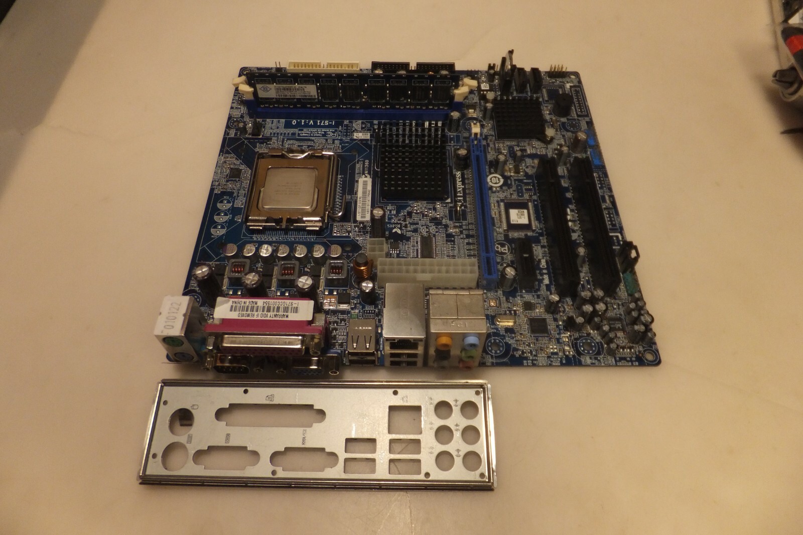 ABIT I-S71 V.1.0 LGA 775 Intel Motherboard +CPU E2140 1.6GHz +RAM 1Gb +I/O