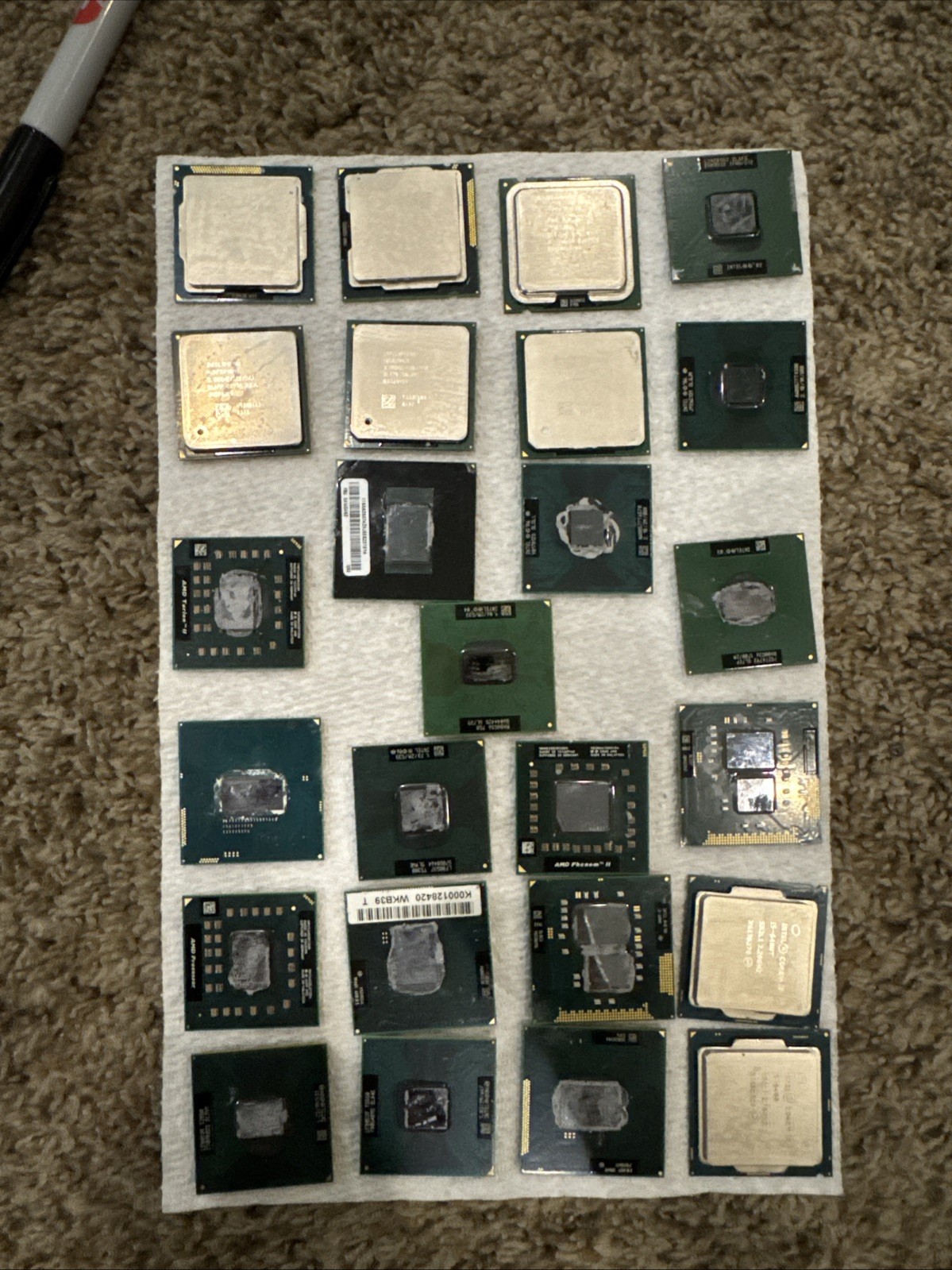 31 Vintage Intel CPU Lot Pentium III, AMD, Etc, Untested. Gold/Metal recovery?
