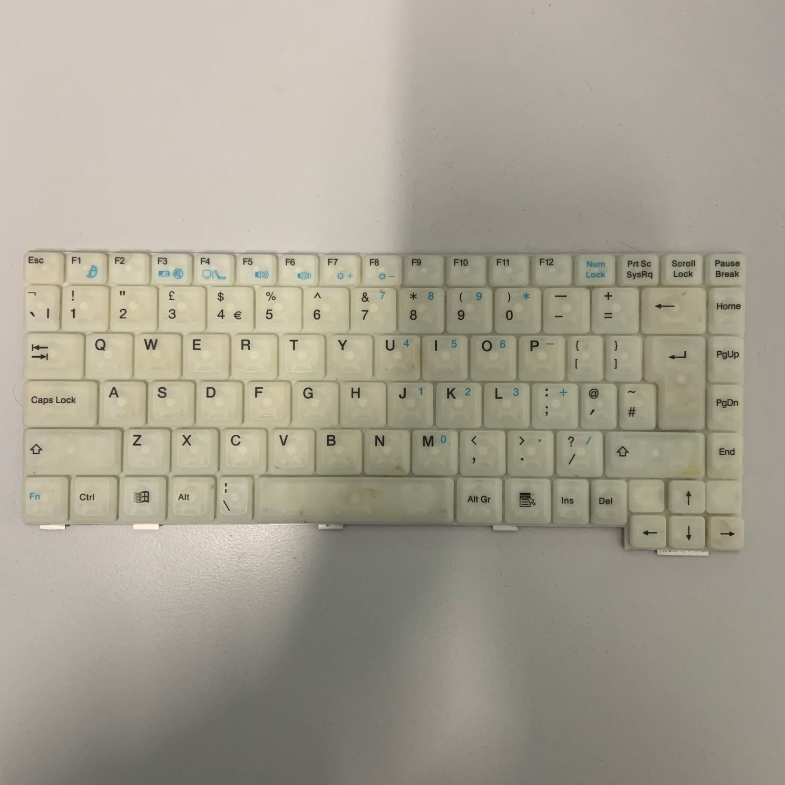 Genuine Fujitsu Siemens Series Laptop Keyboard K001727J1 US