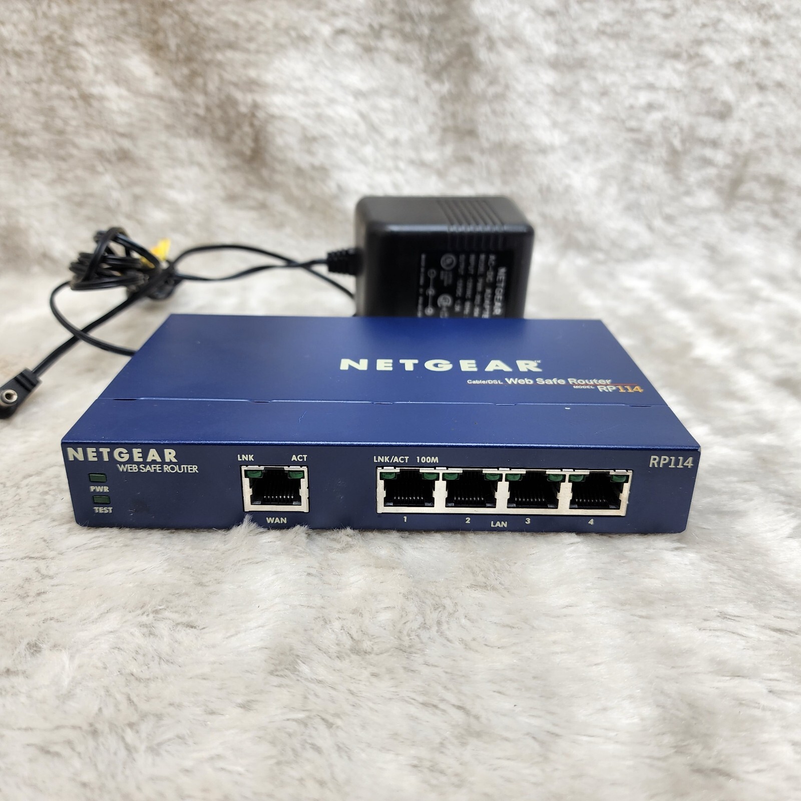 NETGEAR - RP114 - Web Safe Router 100 Mbps 4-Port 10/100 Wireless Router