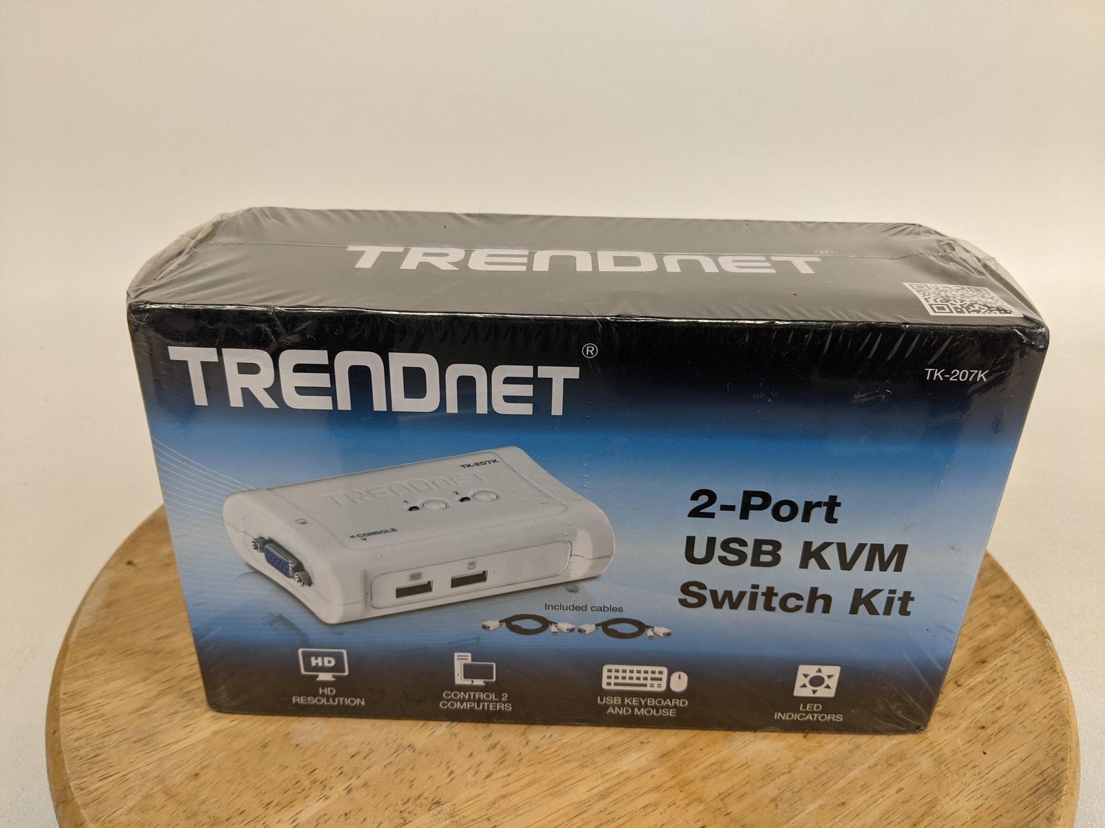TRENDnet TK-207K 2-Port USB KVM Switch Kit Cables VGA 2048x1536