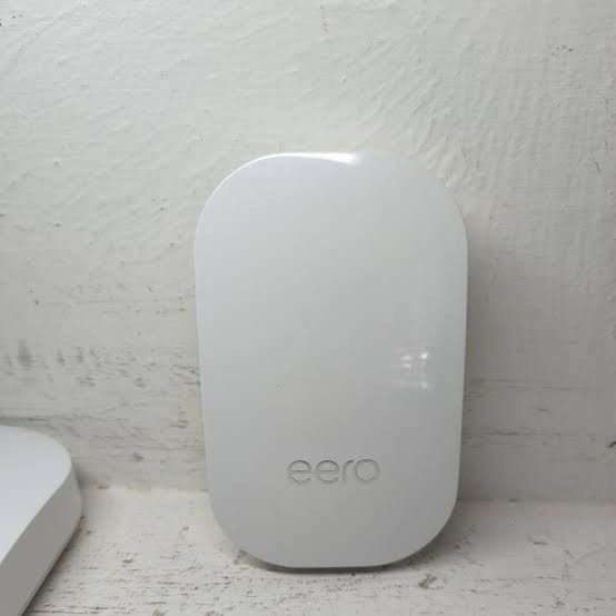 eero Beacon 350 Mbps Mesh WiFi Range Extender Model D010001 tested
