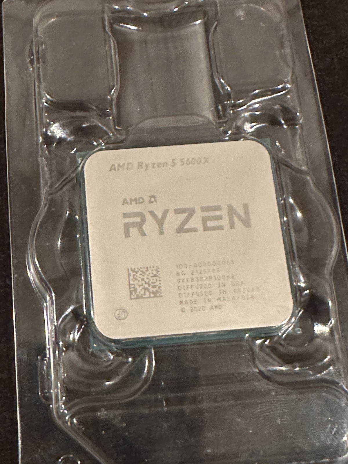 AMD Ryzen 7 2700X Processor (4.3 GHz, 8 Core, Socket AM4) with Wraith CPU Cooler