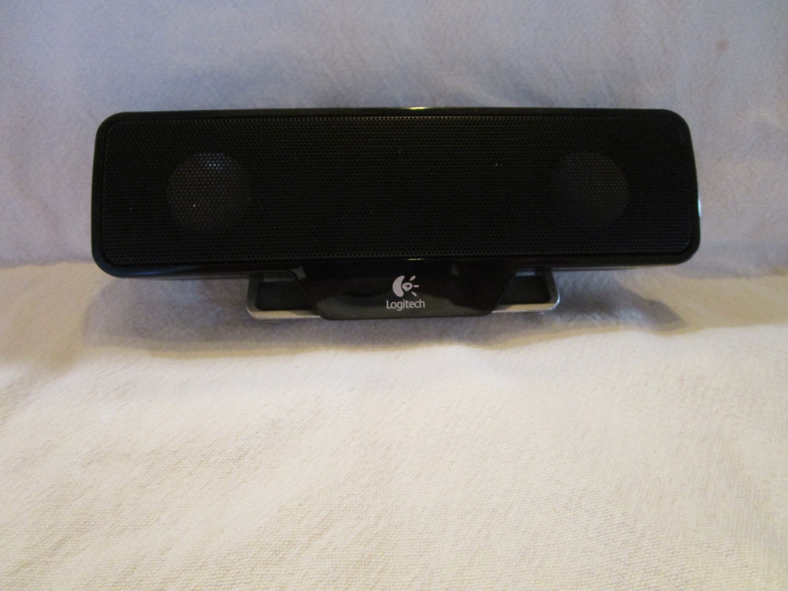 Logitech Laptop Speaker w/USB 2 Ft. cable. Working S-00094 Z-205 884-000016