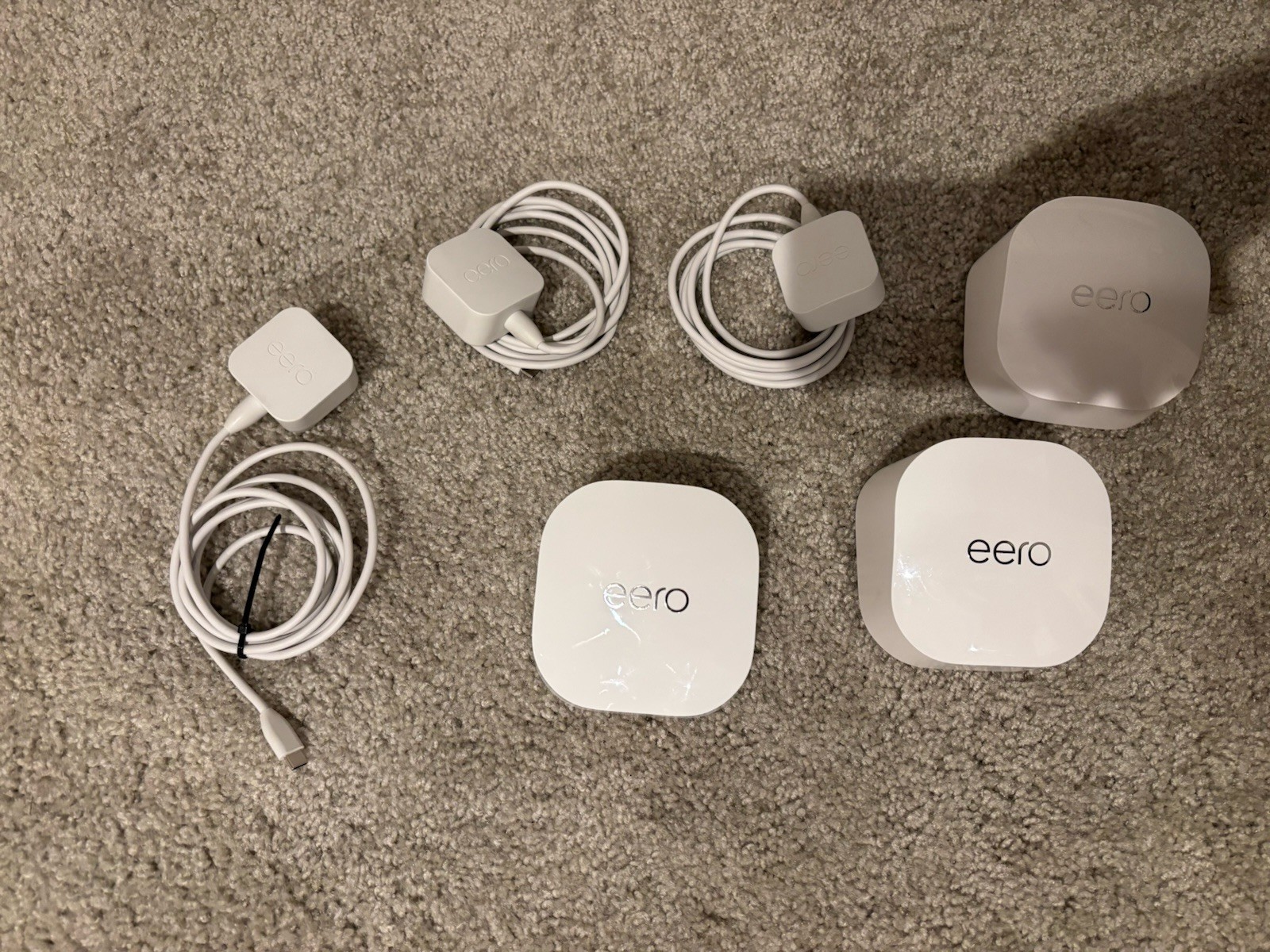 eero 6+ Dual Band Wi-Fi Router System (3-Pack) Covers 4,500 Sq Ft Cords R010001