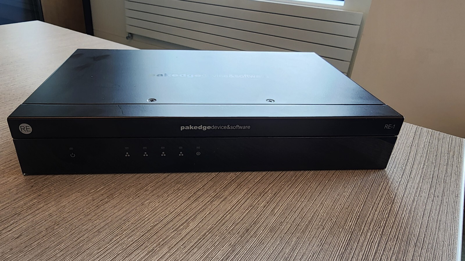 Pakedge RE-1 Enterprise-Class 4-Port Router