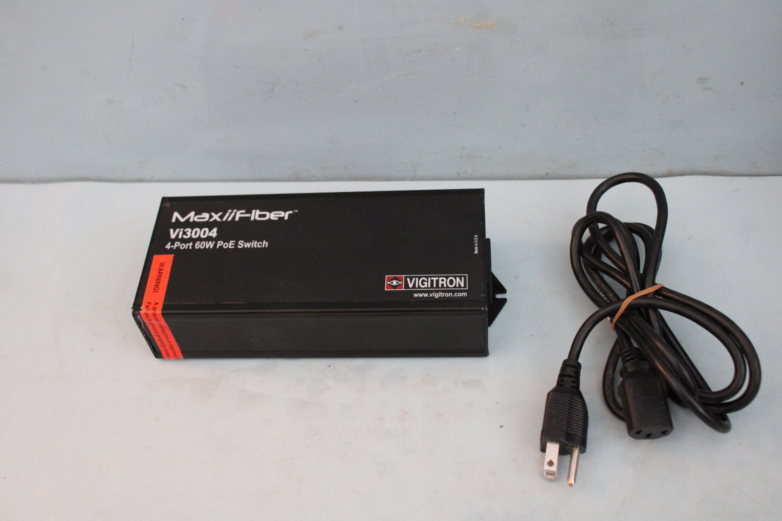 VIGITRON Vi3004 MaxiiFiber 4 Port 60w 2 PoE Switch with Power Cord