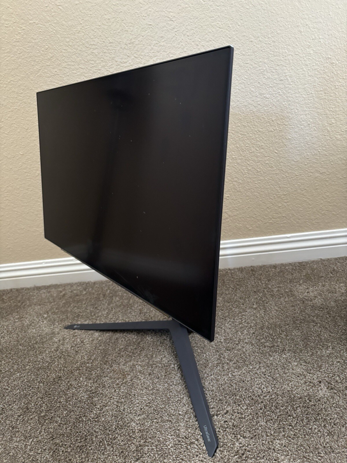 27IN LG OLED Monitor 