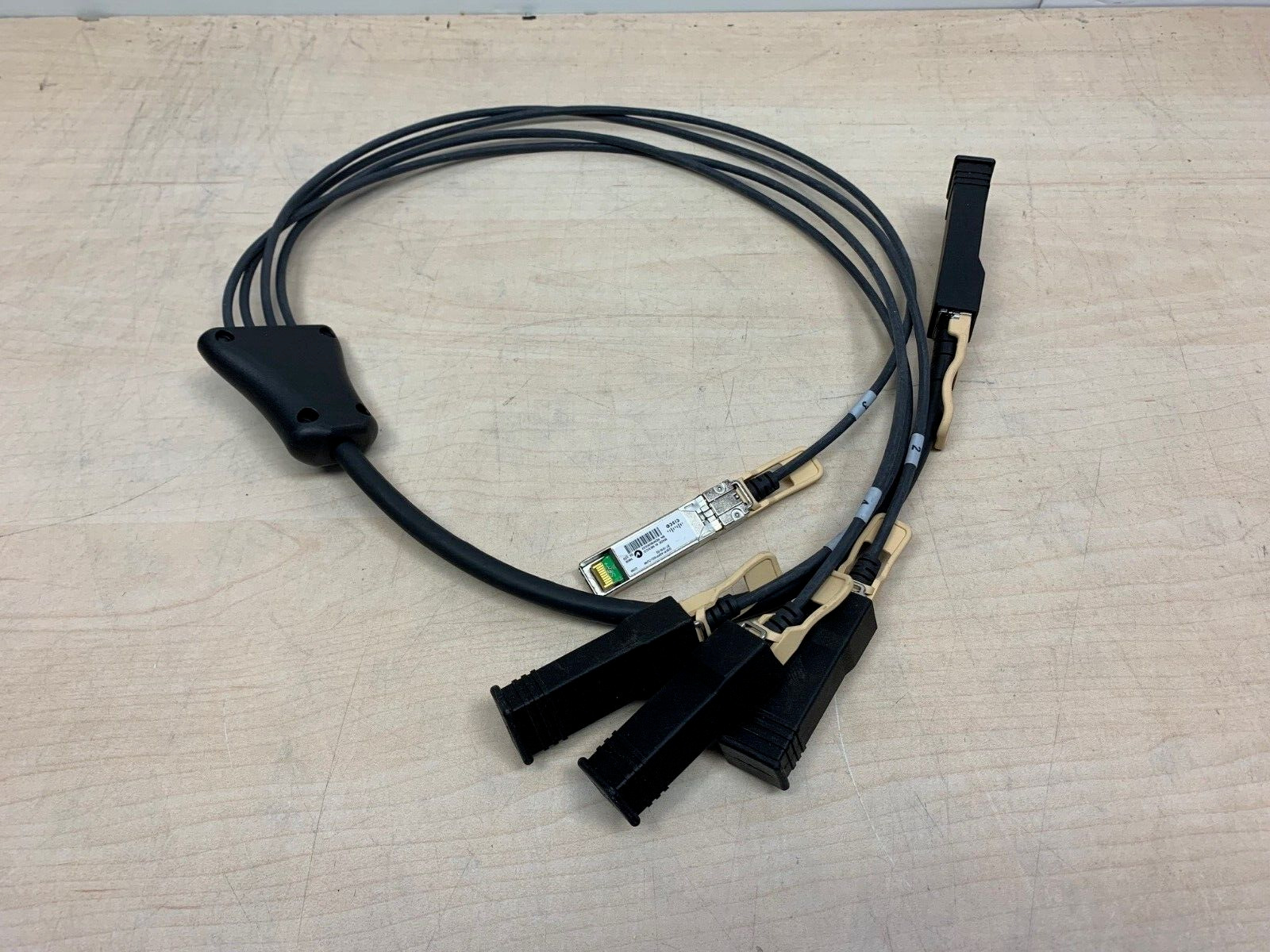 1m/3ft Cisco QSFP-4SFP10G-CU1M 40G QSFP+ to 4x SFP+ Breakout DAC Cable