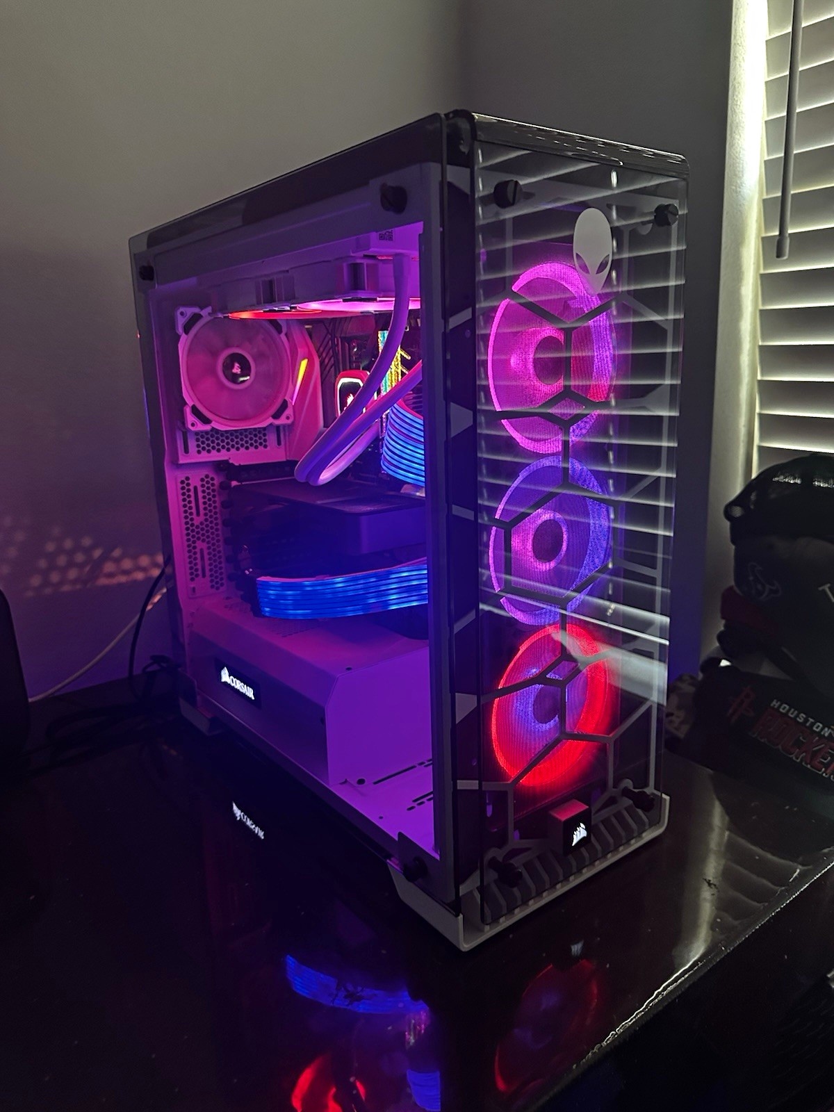 CUSTOM WHITE RGB GAMING PC – RTX 3070 Ti / RYZEN 7 / 32GB RAM / 10.5TB STORAGE