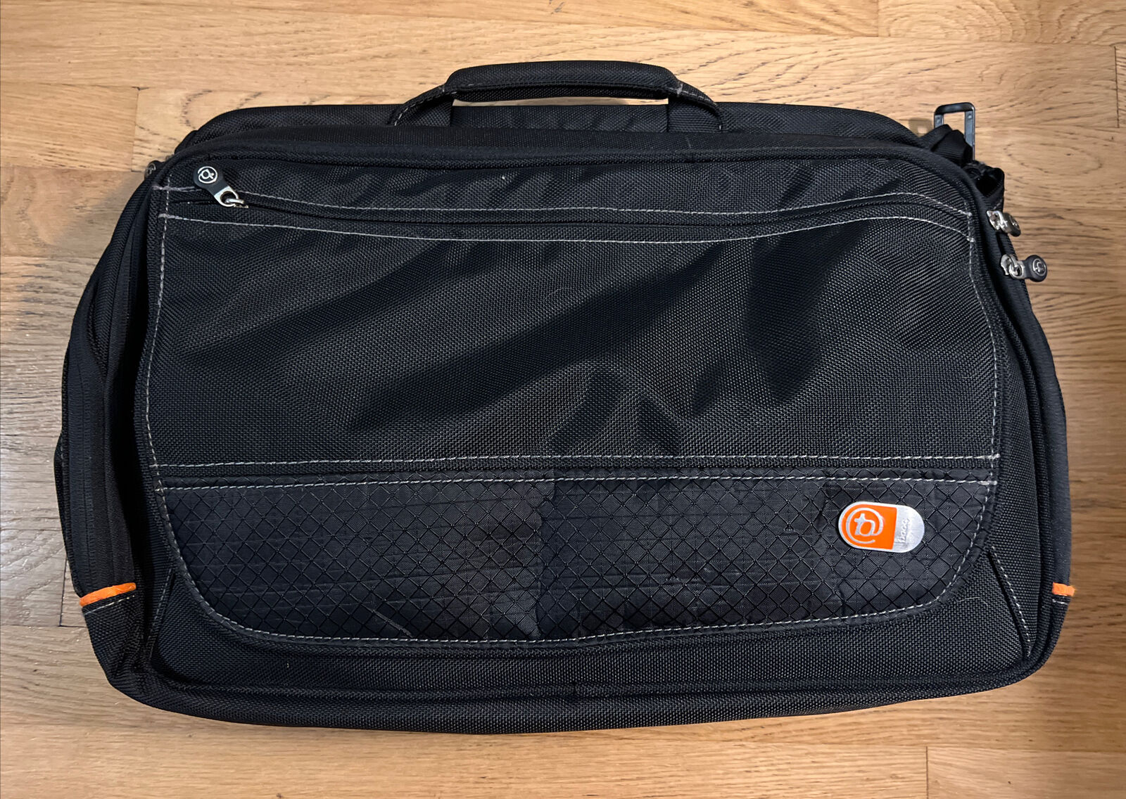 Booq Folee Travel Bag Laptop Camera Messenger Black with Strap