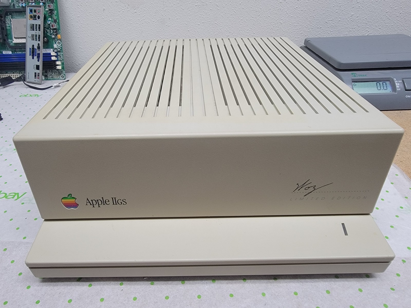 Apple IIGS Woz Edition Computer A2S6000 with Memory Expansion Card  SEE  G2U