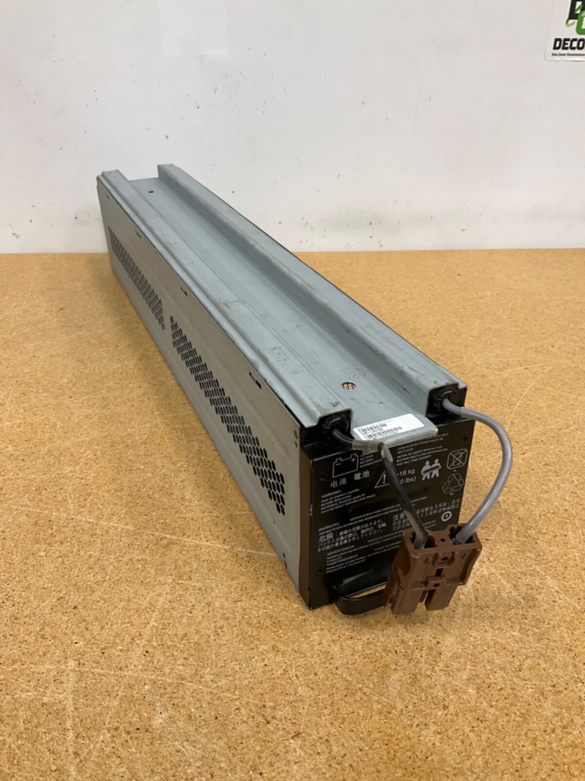 APC OM-1863B BATTERY ENCLOSURE MODULE - No Batteries