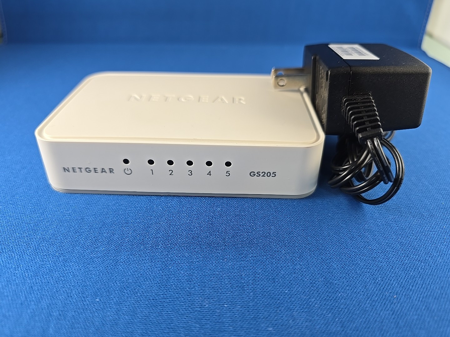 NETGEAR (GS205) 5 Port Gigabit Ethernet Switch