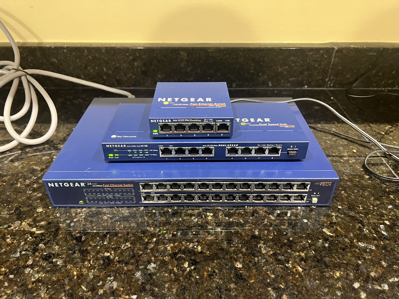 Netgear FS524 DS108 FS105 Port 10 / 100 Mbps Ethernet Switch W/ Power Supply