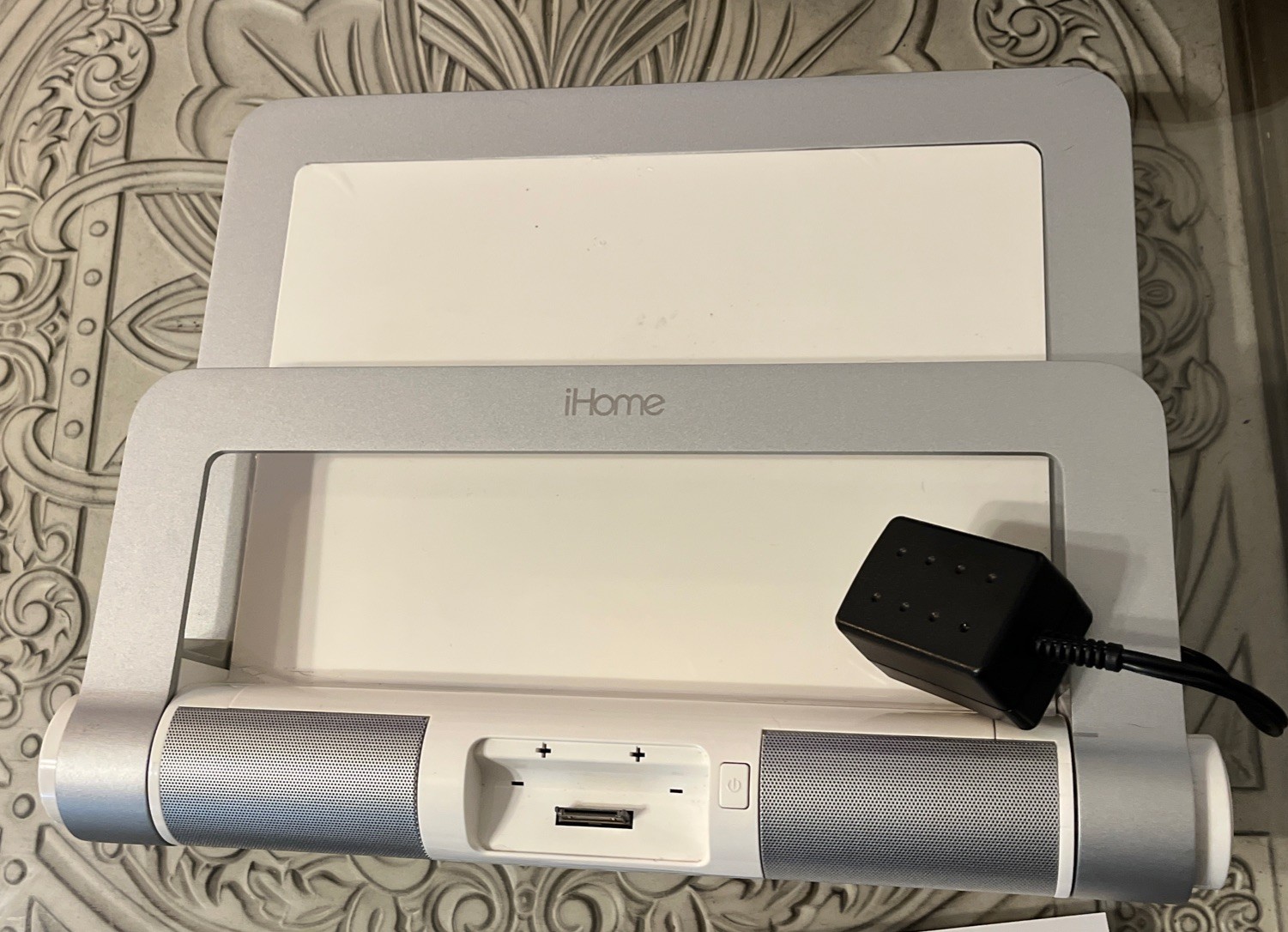iHome iStand Notebook Media Center with Built-in Speakers IH-A711SS White New