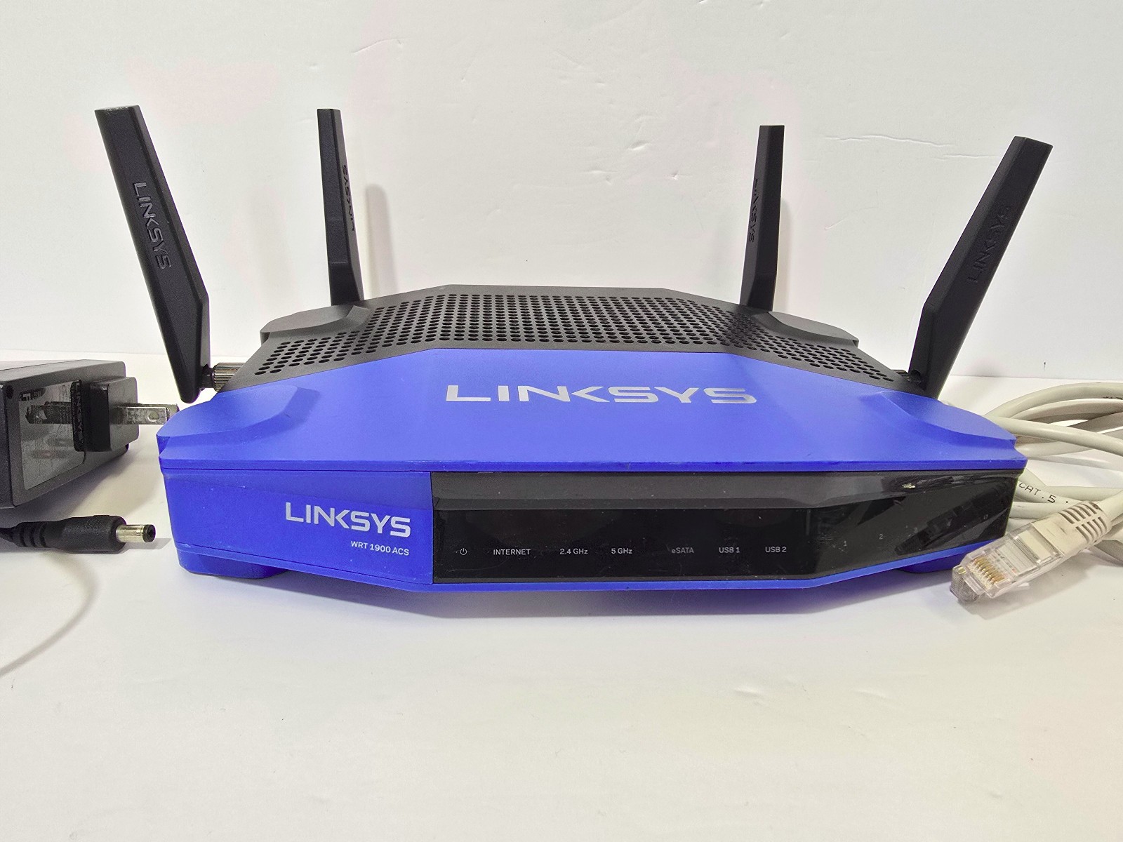 Linksys WRT1900AC Dual-Band AC1900 Gigabit Wi-Fi Router flashed OpenWRT 25.5.12