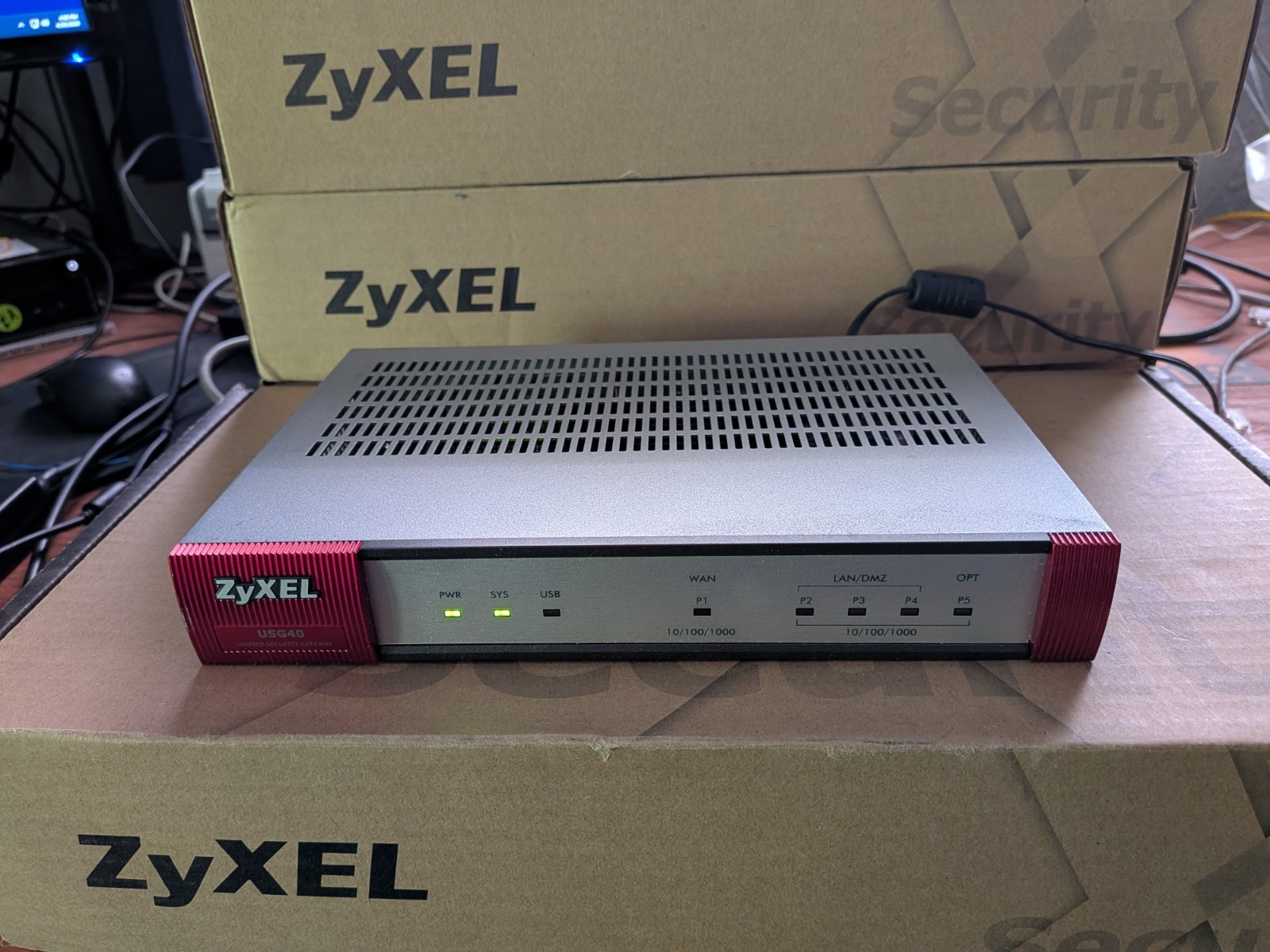 ZyXEL USG40 Unified Security Gateway Firewall VPN Device, Model USG40
