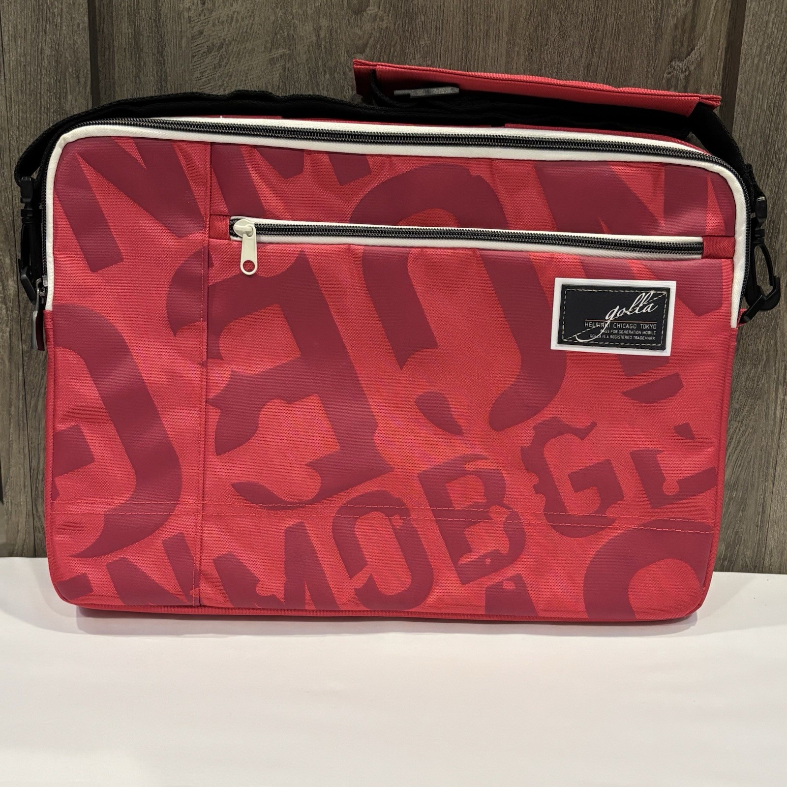 Golla Genmob "Generation Mobile" 15" Laptop Messenger Bag - Pink/Red Graphic