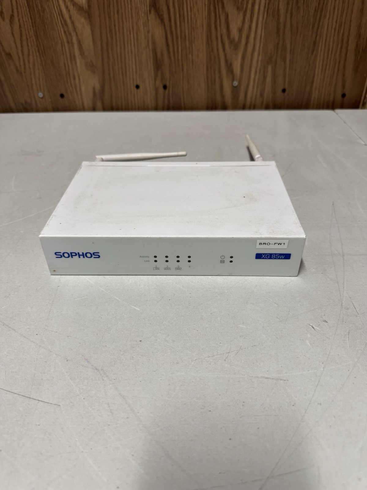 Sophos XG 85w Firewall Security Appliance w/ Antennas – No License