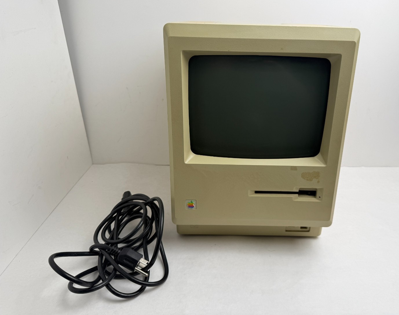 Apple Macintosh Plus M0001A 1MB Vintage Computer as is
