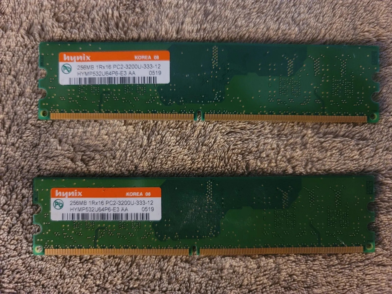 2X Hynix 256MB DDR2-400 RAM PC2-3200U-333-12 CL3 1Rx16 Dimm HYMP532U64P6-E3 AA