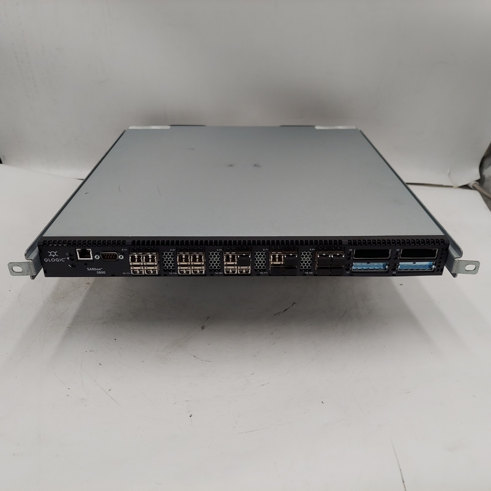 QLOGIC SANbox 5802 Fibre Channel Switch w/ 20x FTLF8528P3BCV-QL SFP