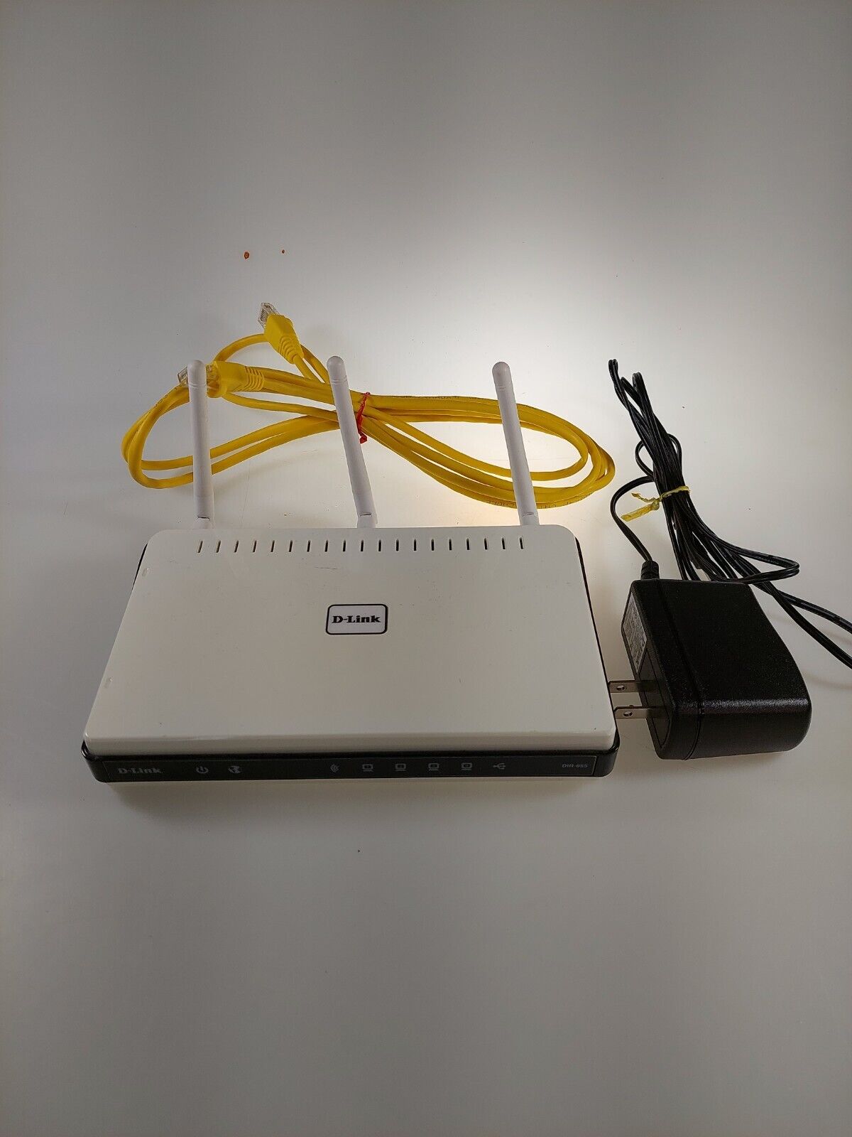 D-Link DIR-655 300 Mbps 4-Port Gigabit Wireless N Router w/ Adapter