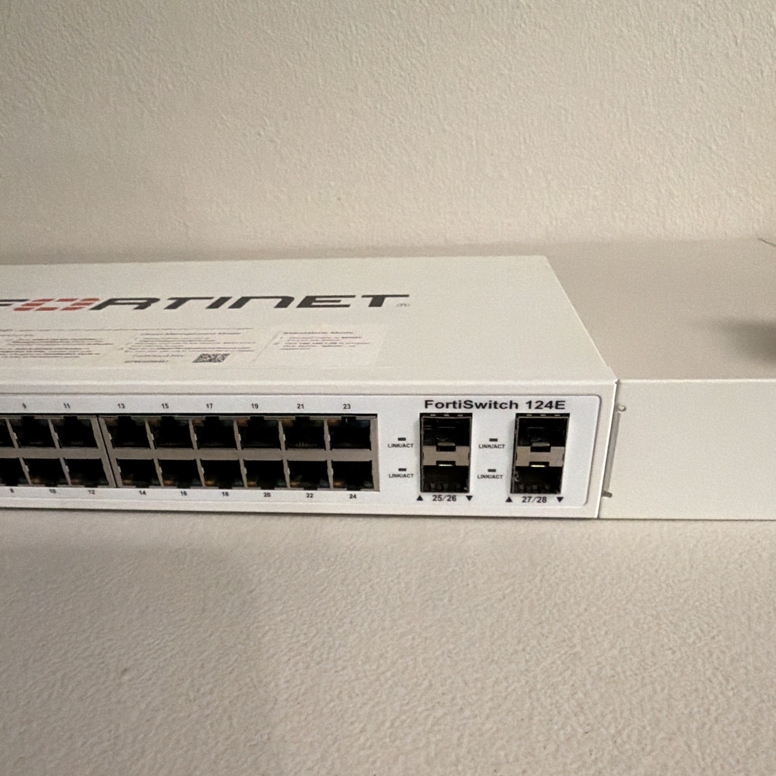 Fortinet FortiSwitch 124E 24-Port Fully Managed Gigabit Rack Mount Switch