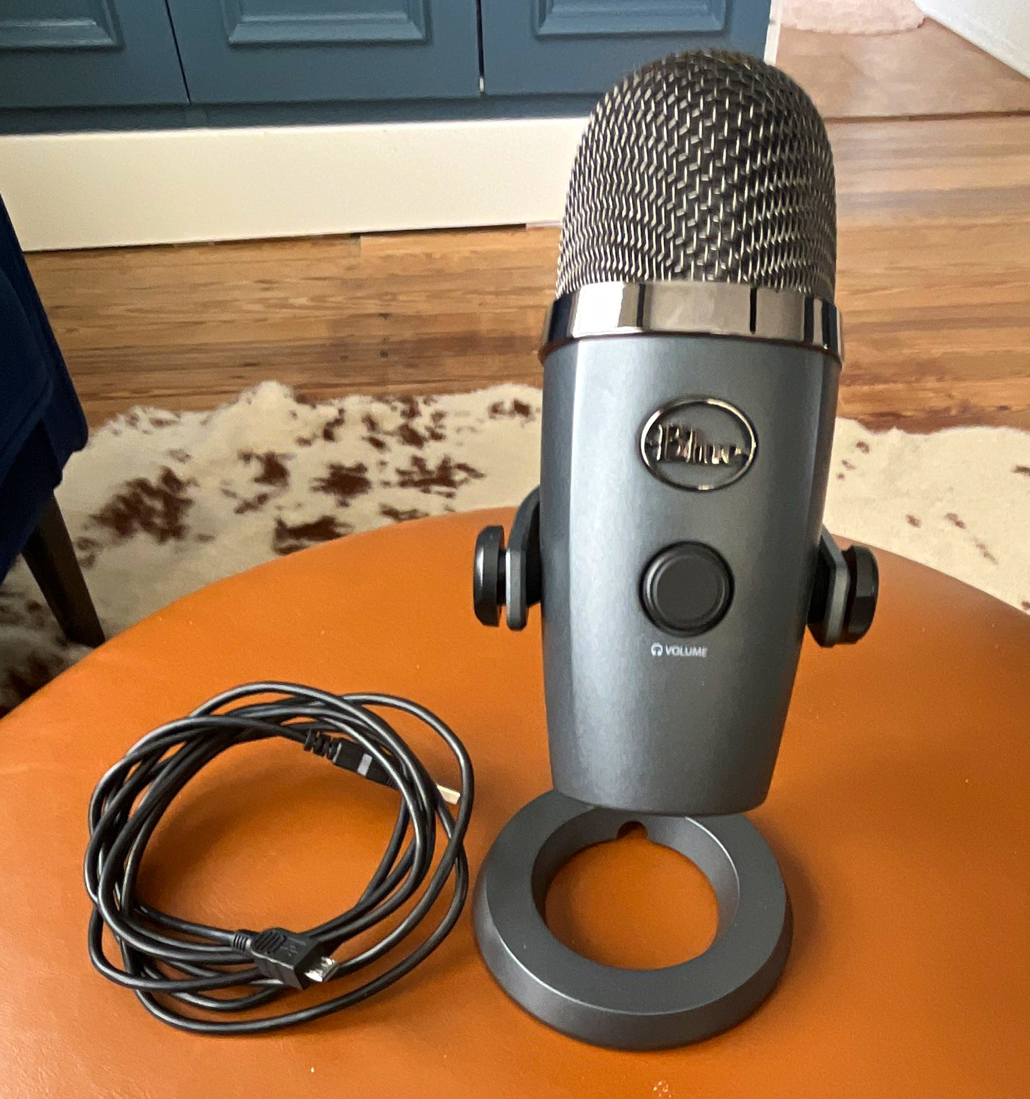 Blue Yeti USB podcast Microphone mic Gray Desk Stand works great