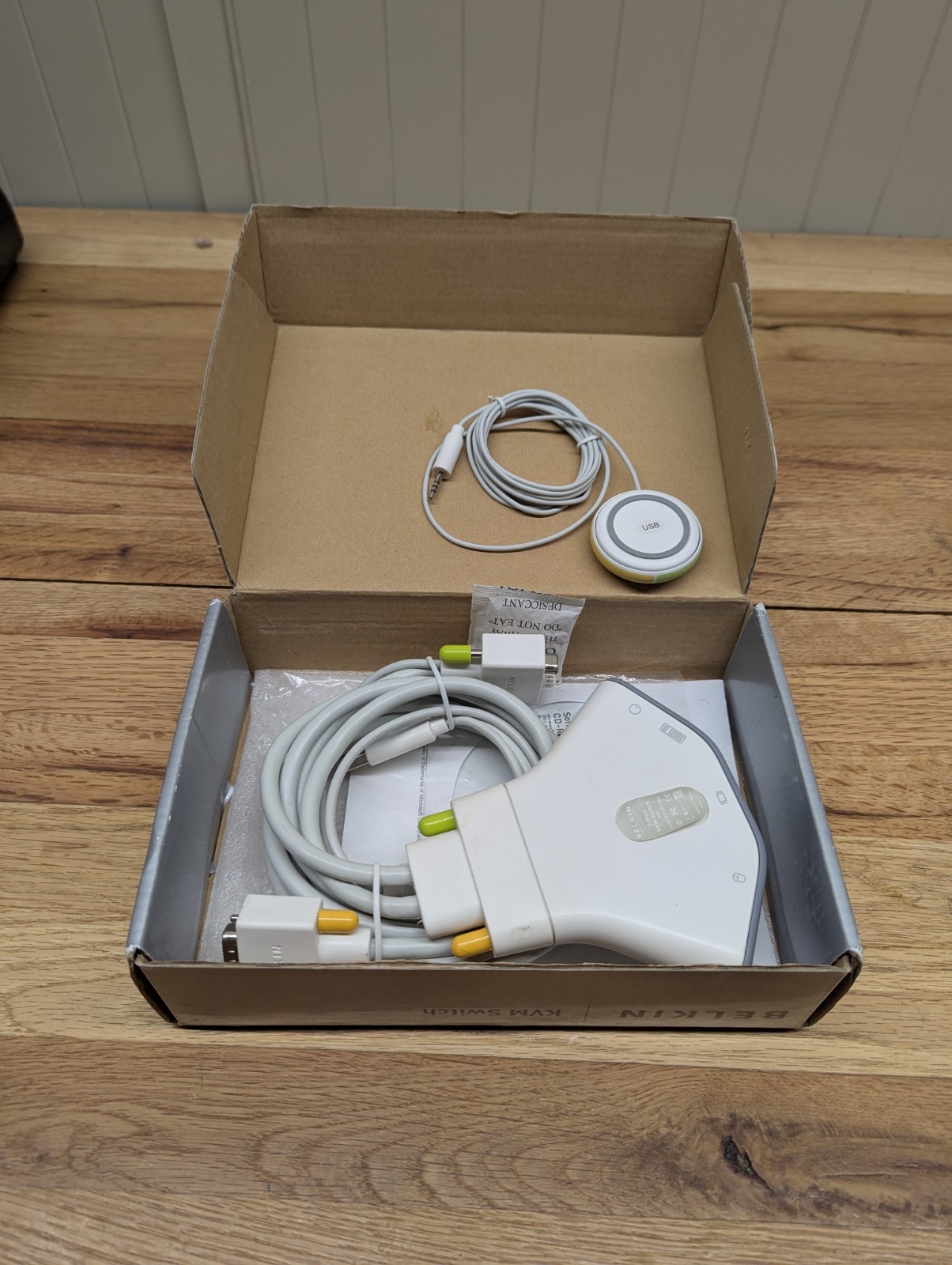 BELKIN 2-Port USB KVM Switch w 8FT Cables PC MAC Linux F1DK102U Monitor Sharing