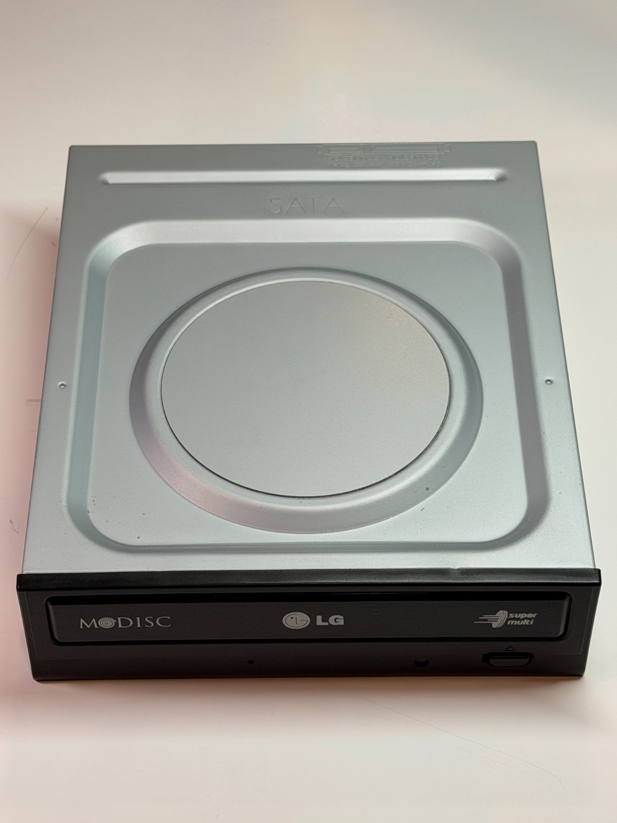 LG GH22NS30 Super Multi 22X SATA DVD/CD Writer Used LG internal 5.25" SATA optic