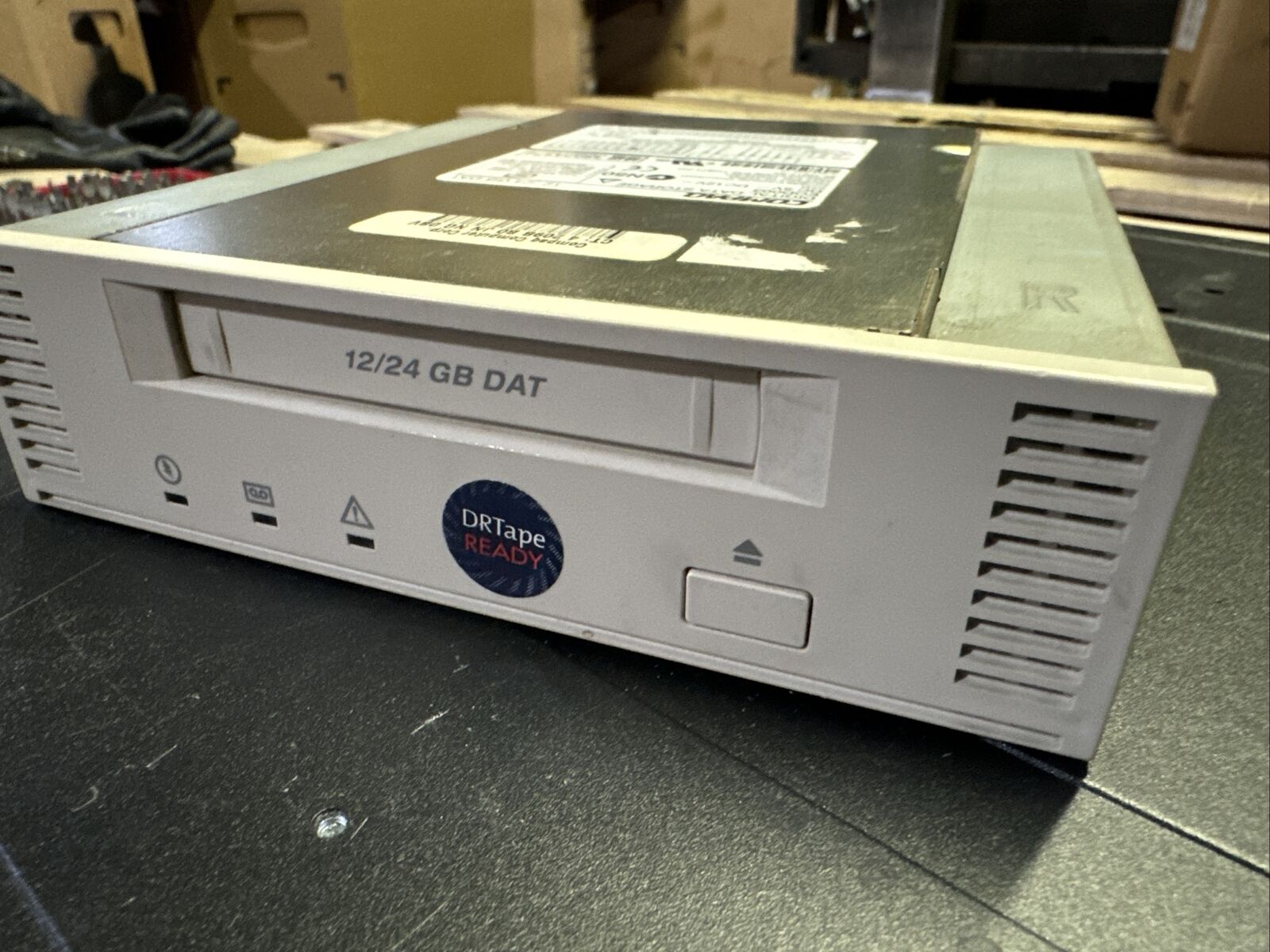 Compaq 12/24GB DAT SDT-9000 EOD003 DDS3 SCSI Beige Tape Drive