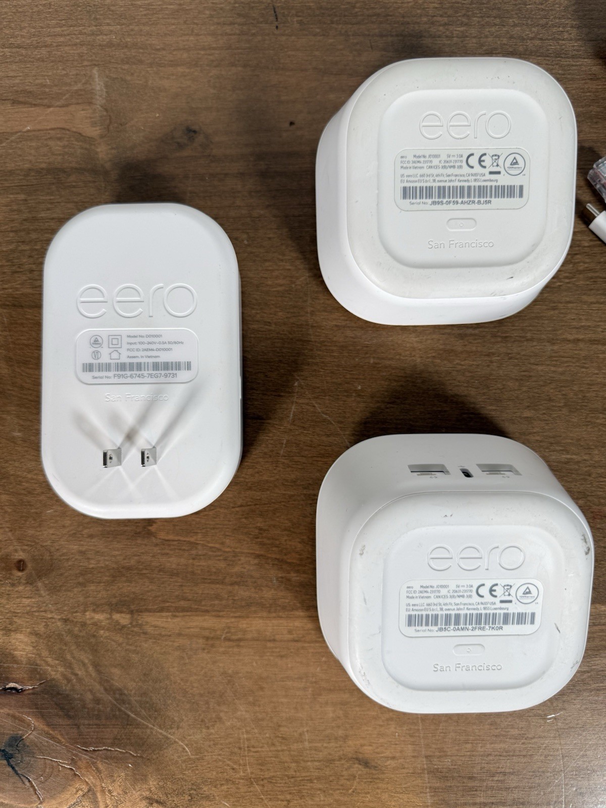 Lot of 4 Eero Mesh Routers 1 X D010001 + 2 X J010001 + 1 X C010001