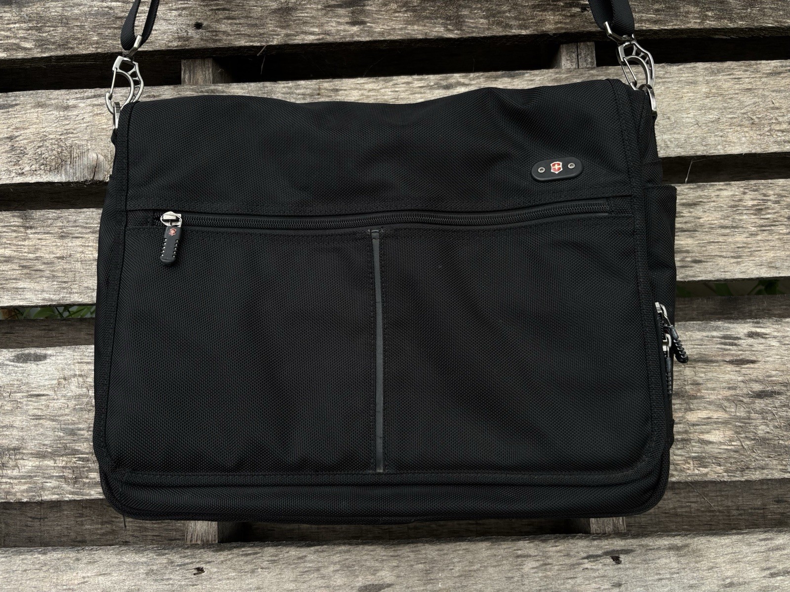 Victorinox Precision Gear Swiss Army Laptop Messenger Bag-Black