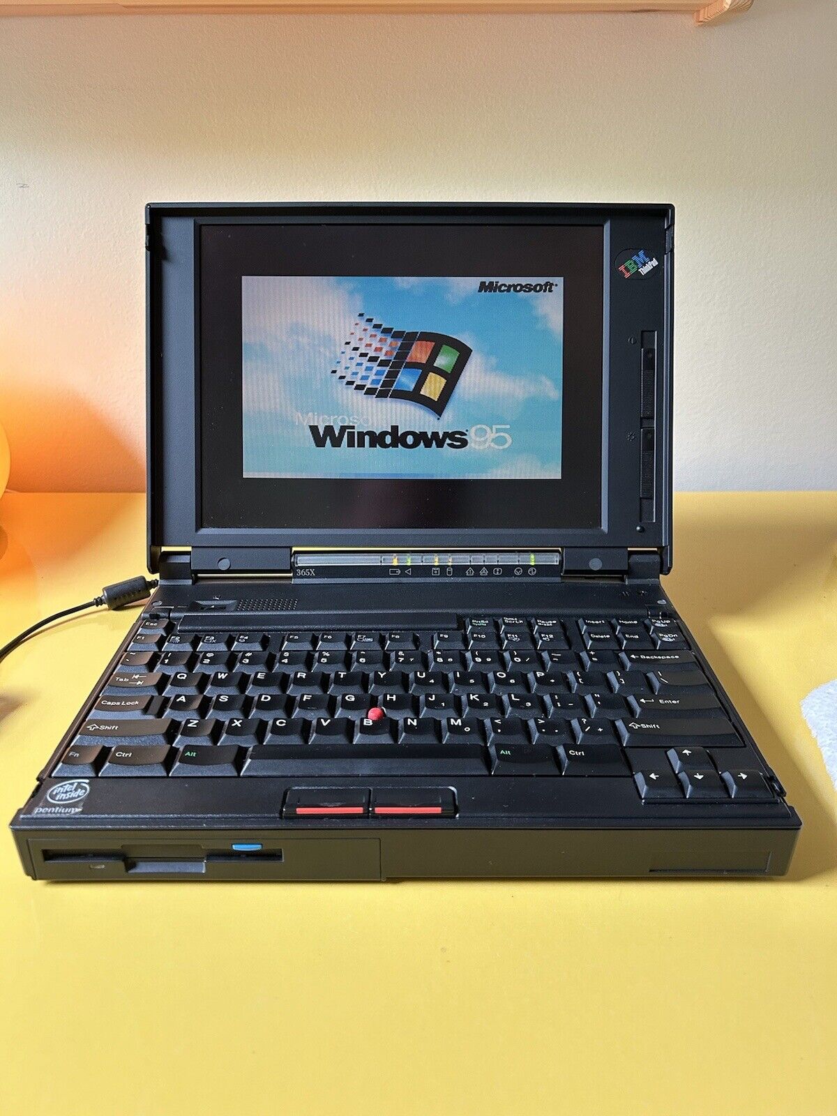 Vintage 1996 IBM ThinkPad 365X Pentium 24MB RAM Windows ‘95 w/ Docking Station