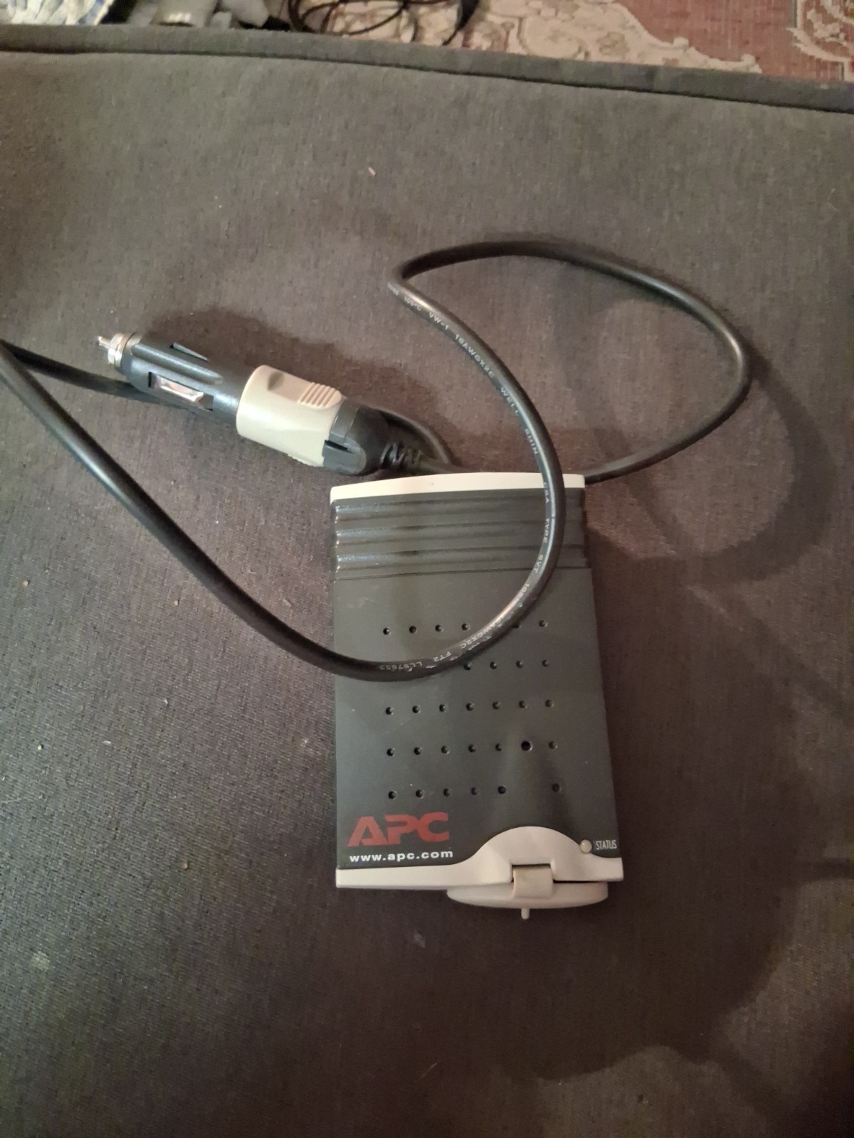 APC Mobile Travel Power 12 Volt to 120v Car Auto Inverter PNote AC75 75 Watt