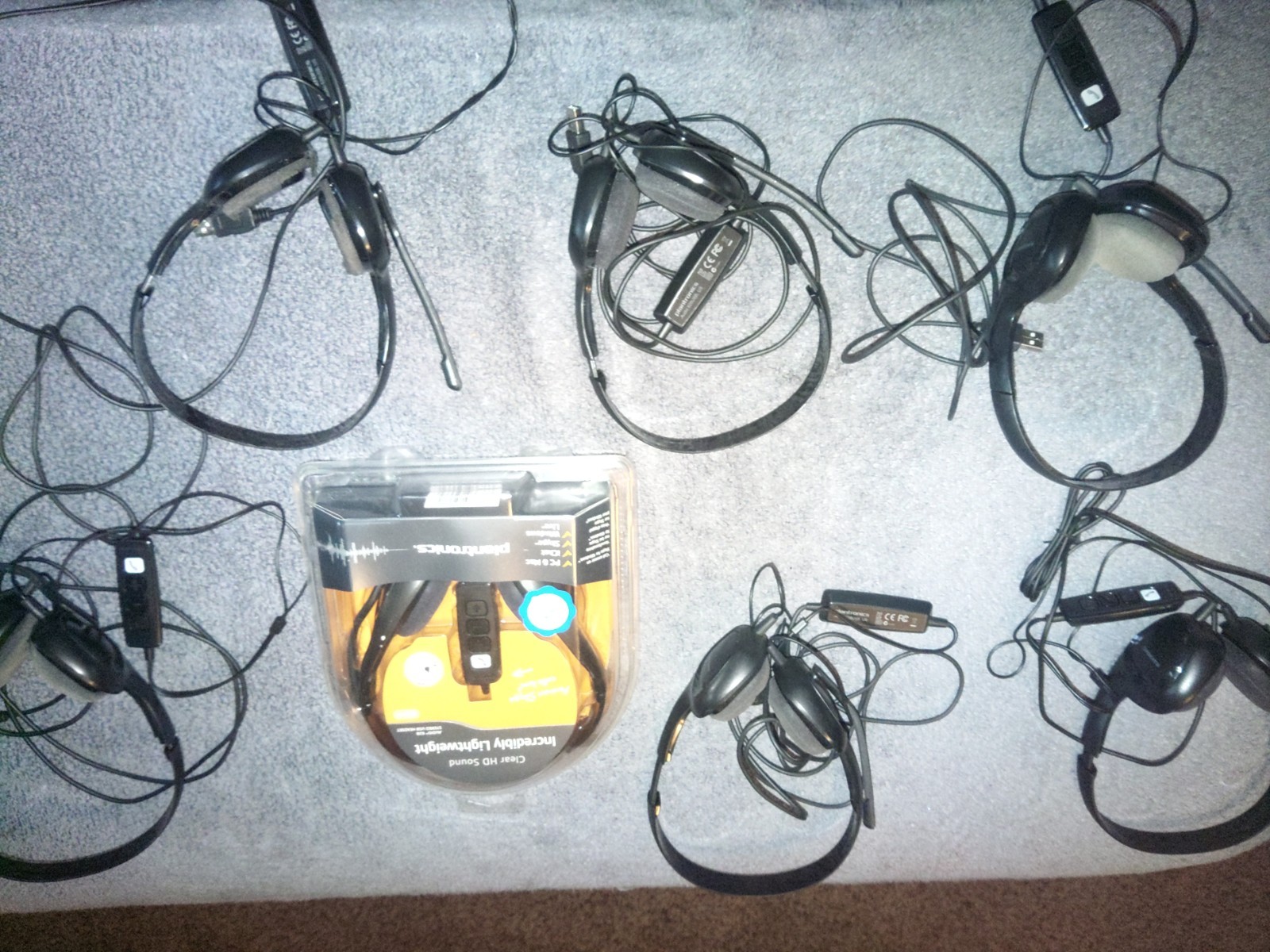 Seven Plantronics Audio 628 Stereo USB Headsets Lightweight Headband  Gaming