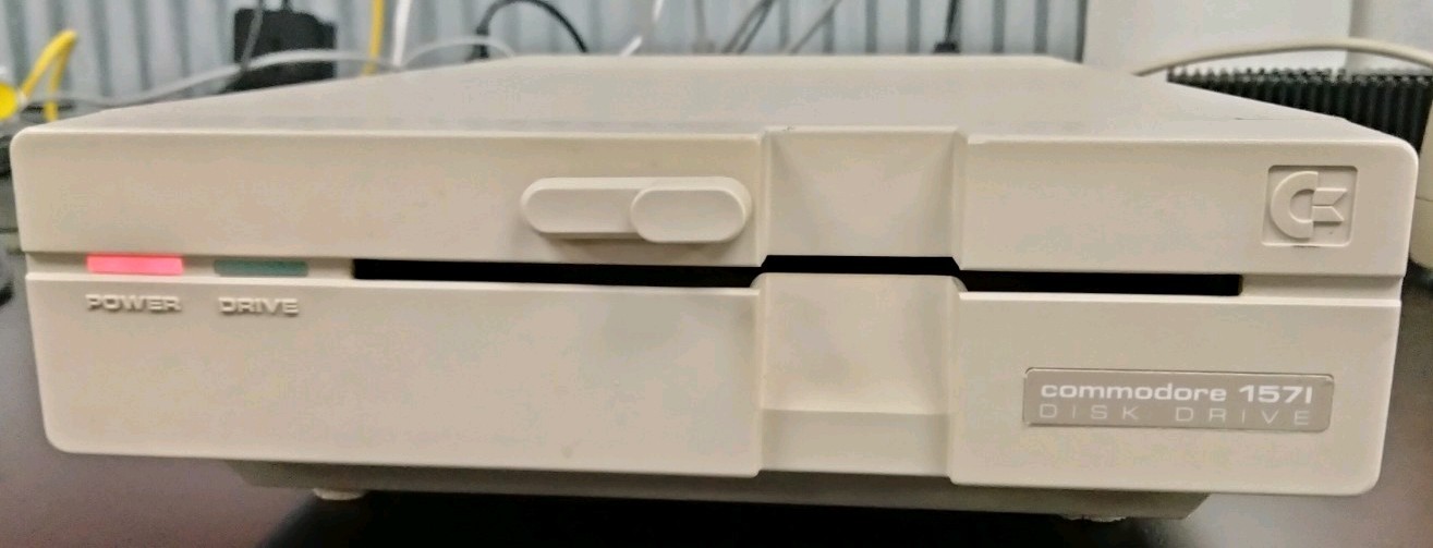 Commodore 1571 Disk Drive Tested And Works - C64/128, PWR and Serial cords